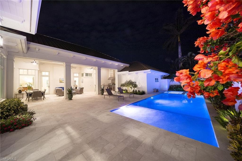 112 1st Ave N, Naples, FL 34102-45