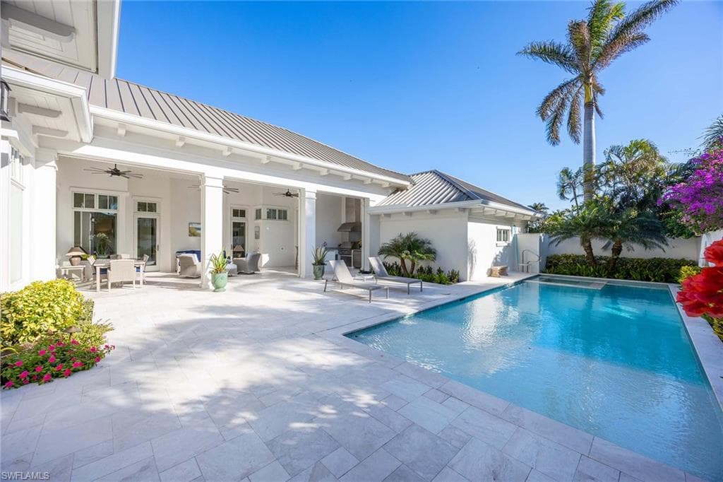 112 1st Ave N, Naples, FL 34102-46