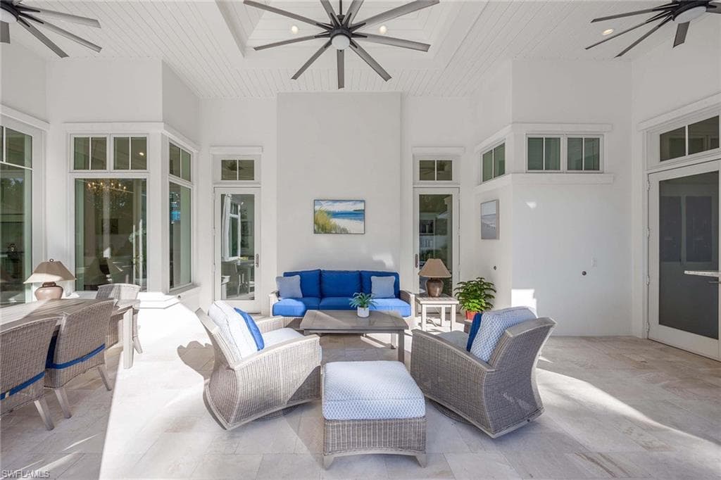 112 1st Ave N, Naples, FL 34102-47