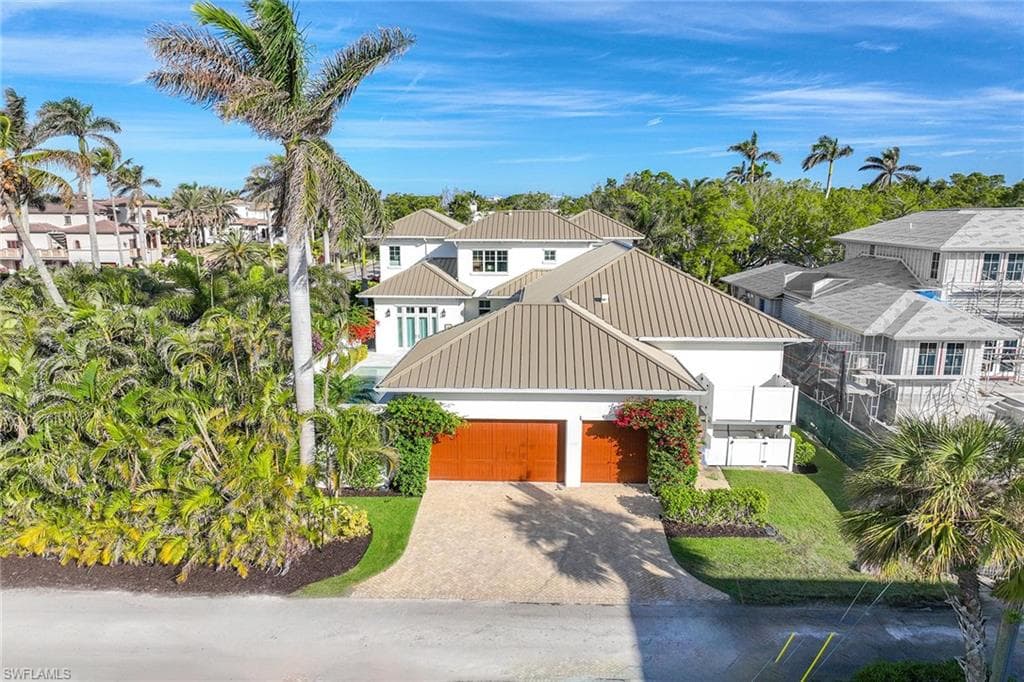 112 1st Ave N, Naples, FL 34102-49