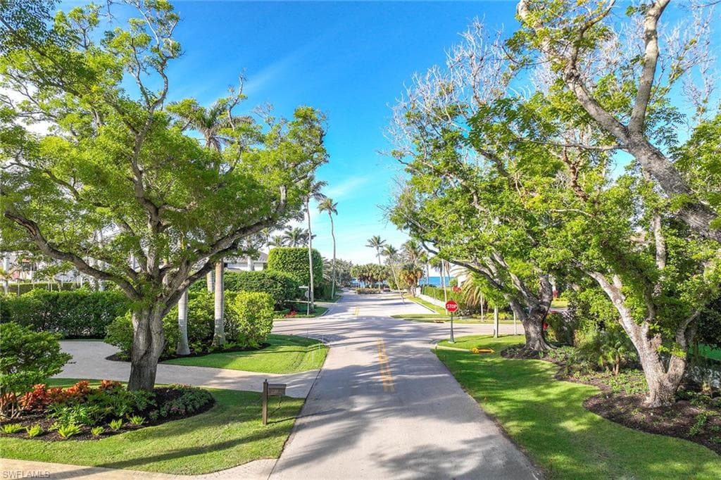 112 1st Ave N, Naples, FL 34102-51