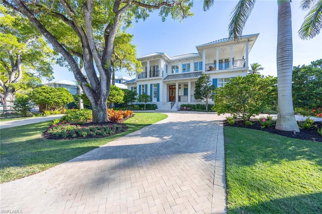 112 1st Ave N, Naples, FL 34102-5