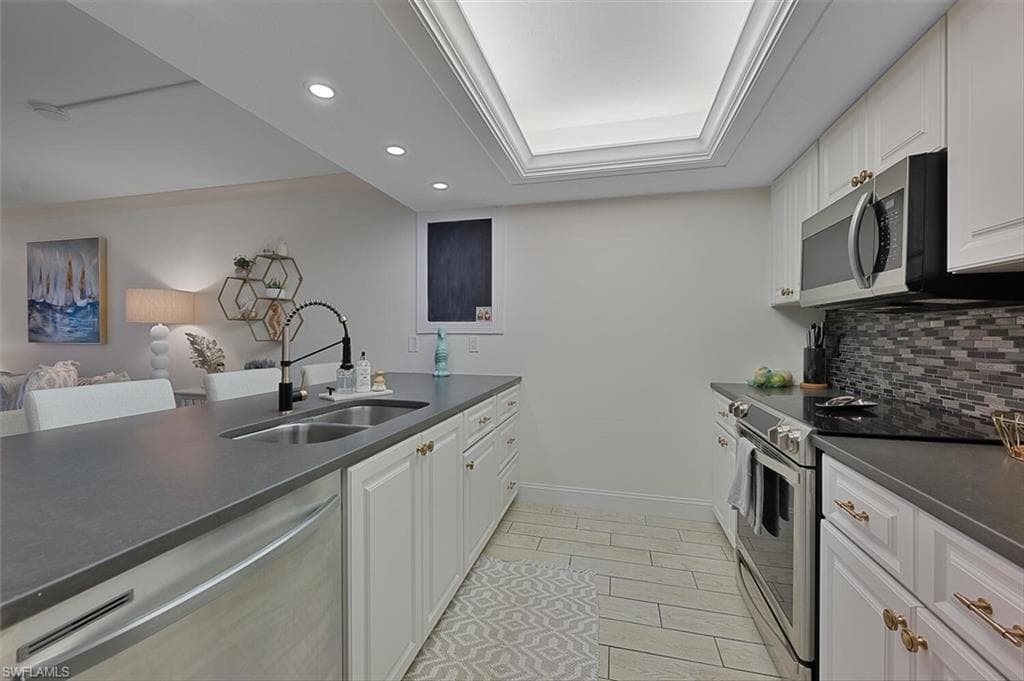 154 Cypress Way E 1102, Naples, FL 34110-6