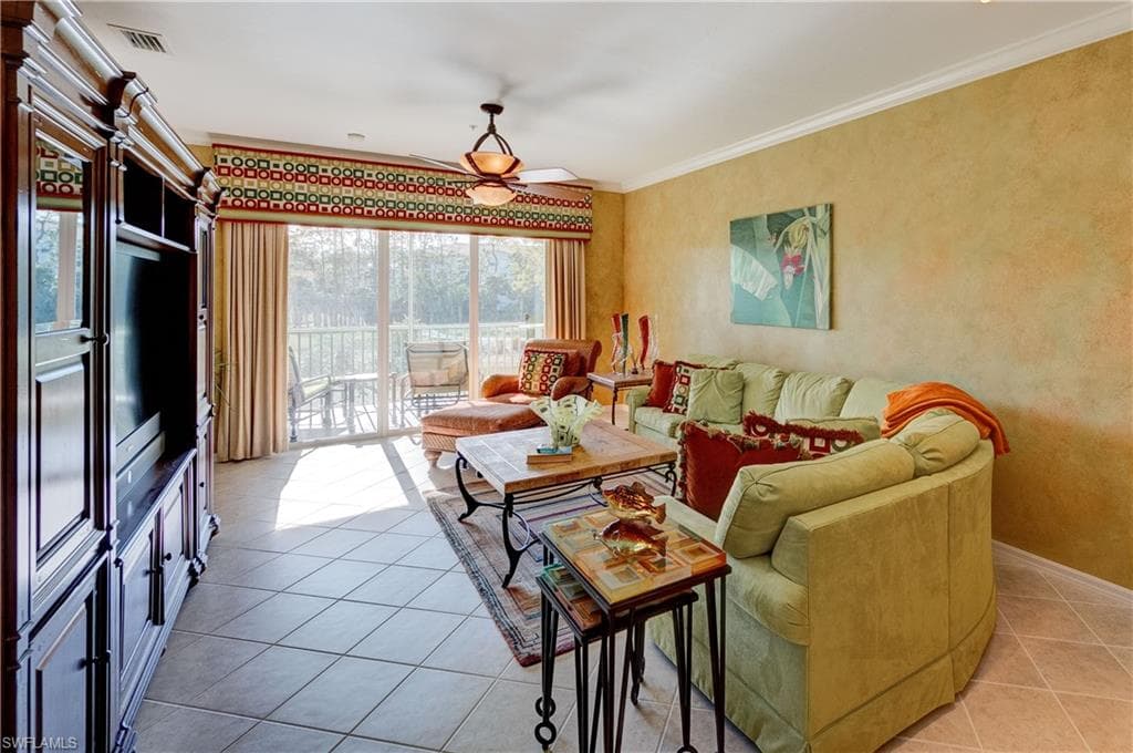 3992 Bishopwood Ct E 202, Naples, FL 34114-4