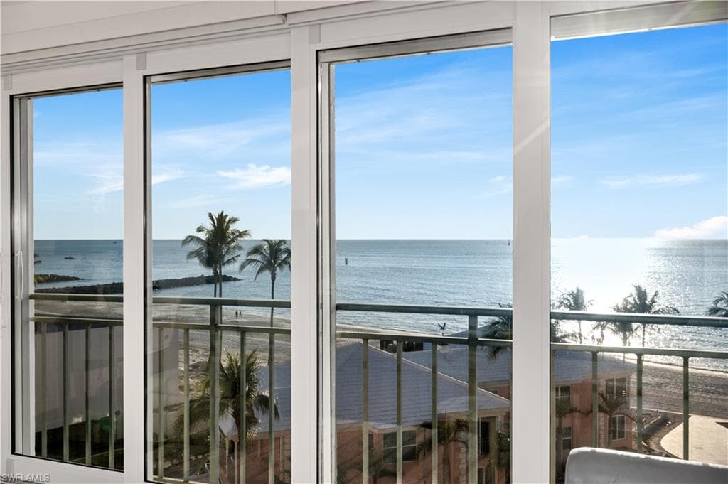 2401 Gulf Shore Blvd N 64, Naples, FL 34103-17