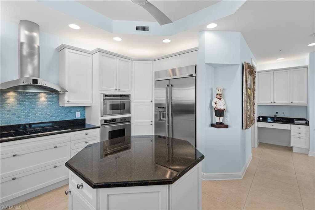 455 Cove Tower Dr 1802, Naples, FL 34110-18