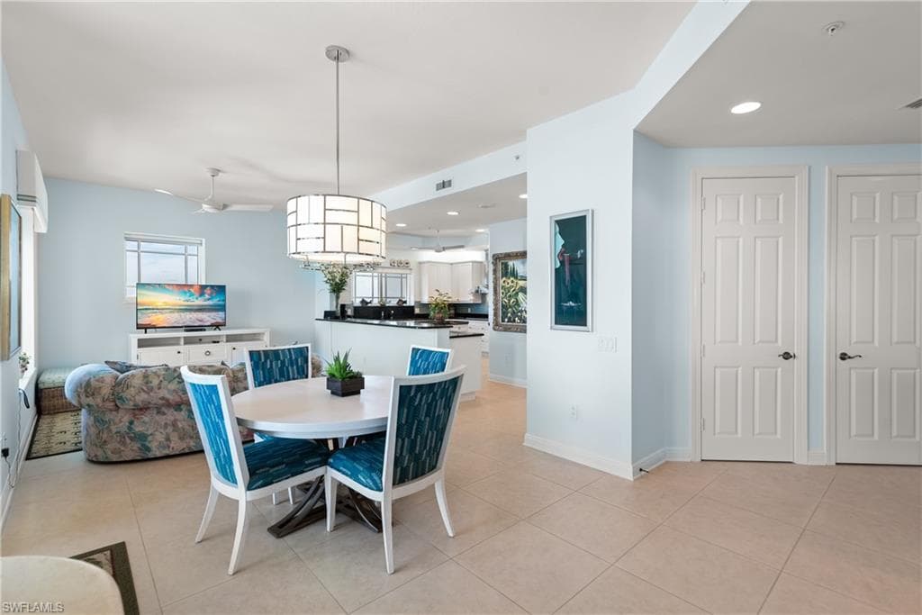 455 Cove Tower Dr 1802, Naples, FL 34110-19