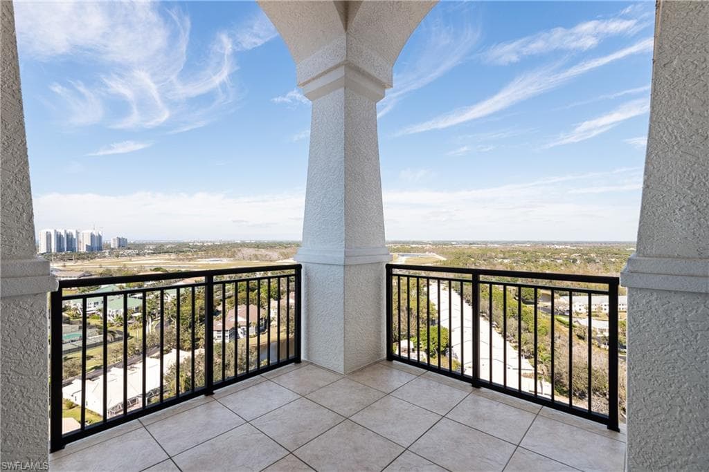 455 Cove Tower Dr 1802, Naples, FL 34110-21