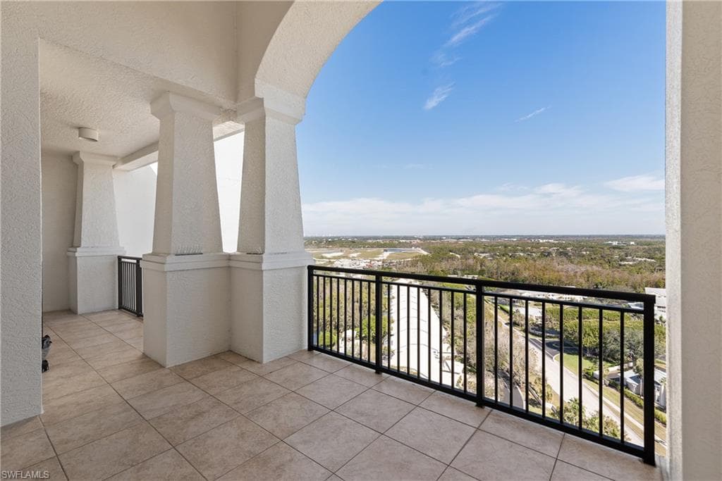 455 Cove Tower Dr 1802, Naples, FL 34110-35
