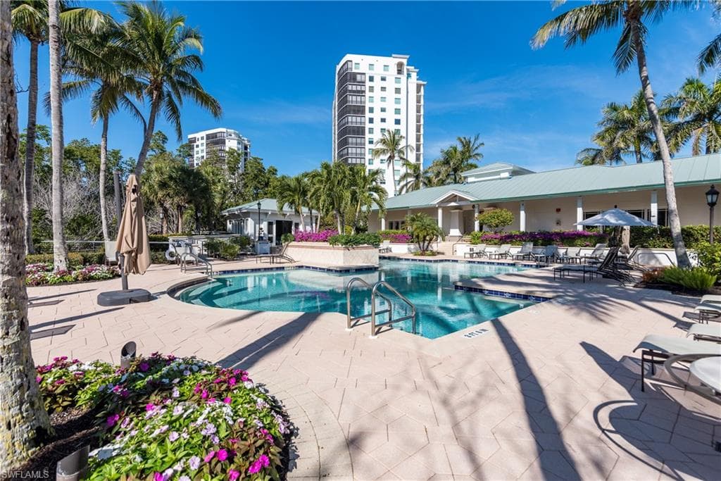 455 Cove Tower Dr 1802, Naples, FL 34110-3