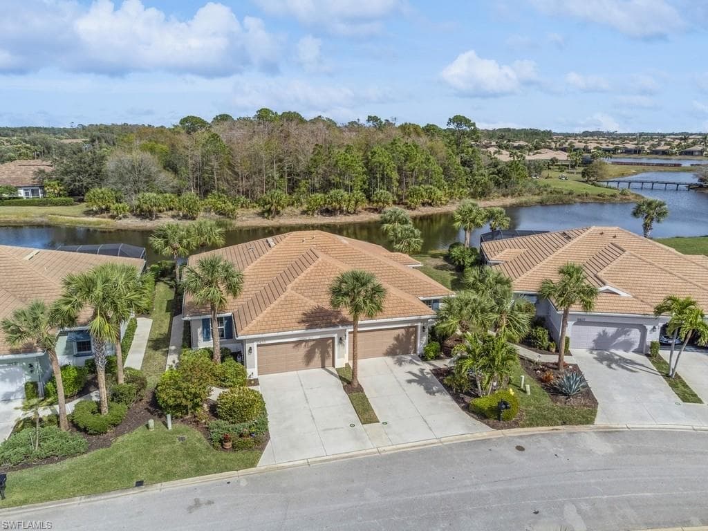 10633 Camarelle Cir, Fort Myers, FL 33913-2