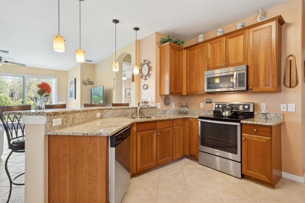 10633 Camarelle Cir, Fort Myers, FL 33913-6