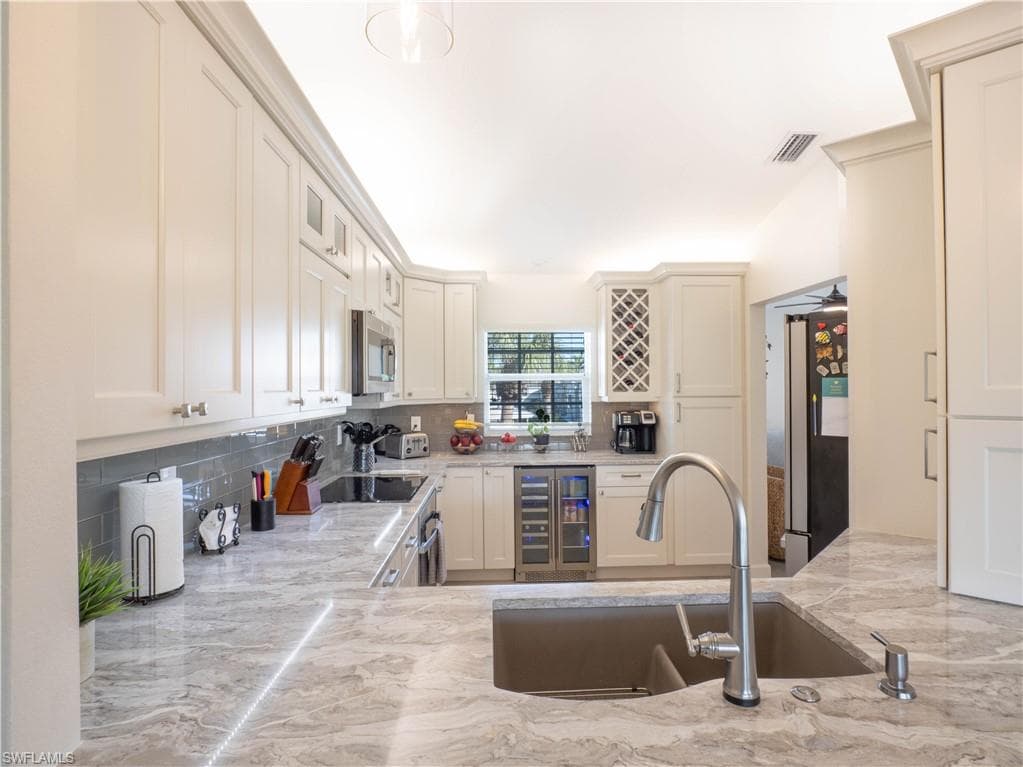 13000 Castle Harbour Dr J3, Naples, FL 34110-7