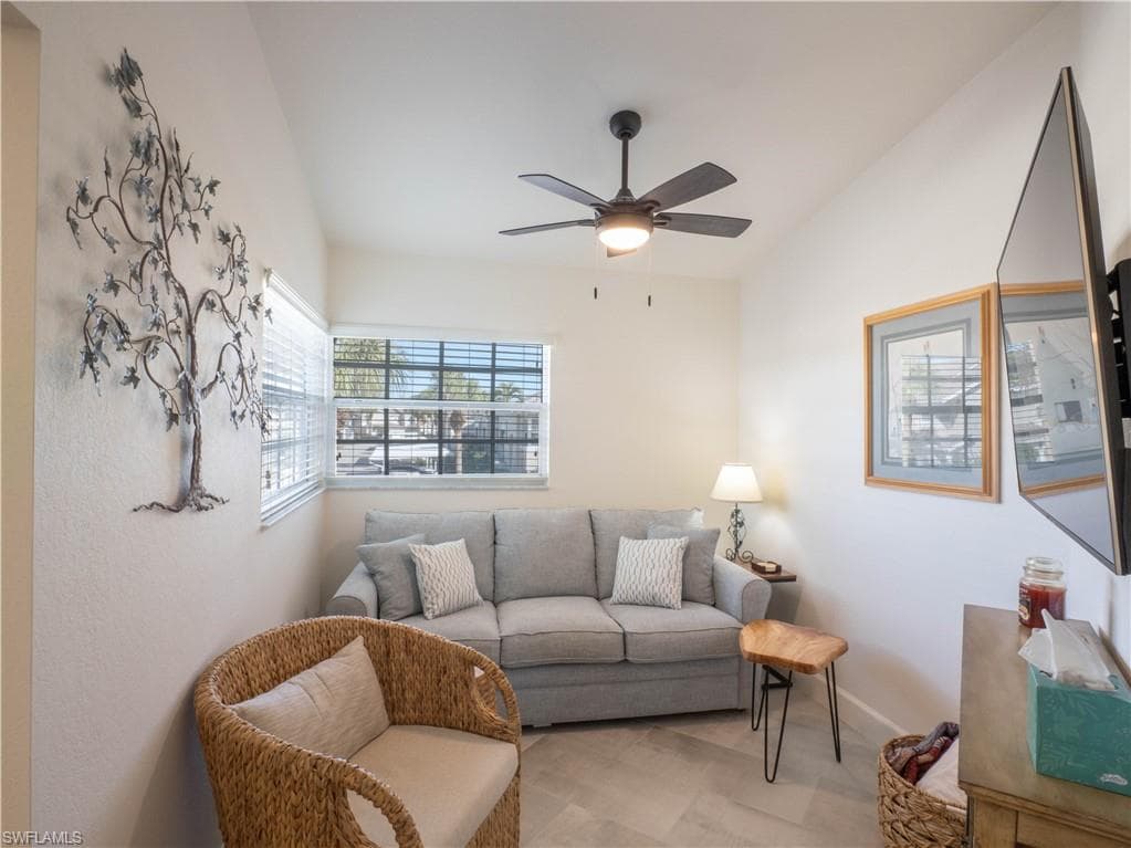 13000 Castle Harbour Dr J3, Naples, FL 34110-8