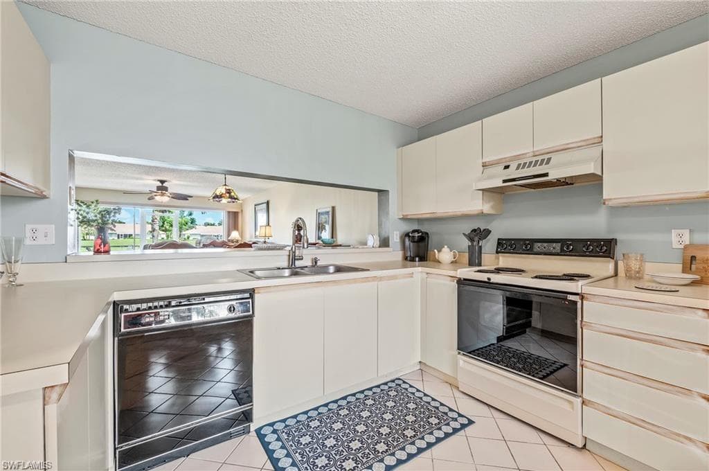 7185 Dennis Cir C-105, Naples, FL 34104-24