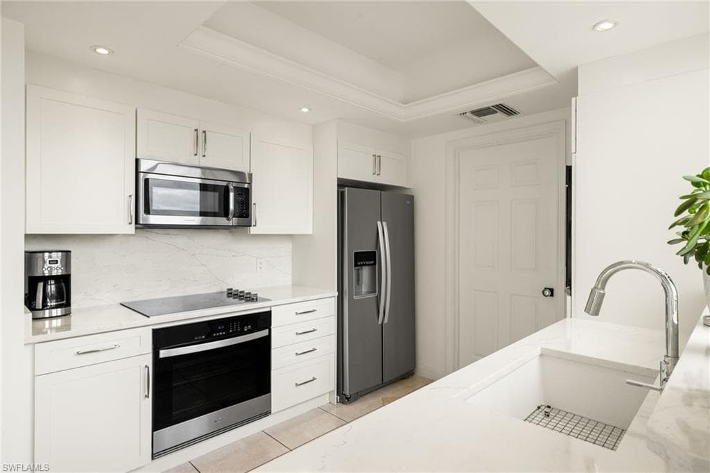 7117 Pelican Bay Blvd 1007, Naples, FL 34108-7