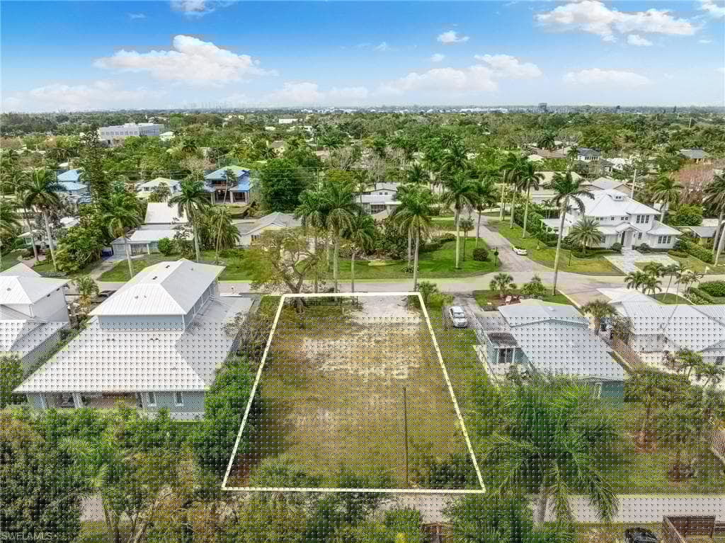 1084 Broad Ave N, Naples, FL 34102-11