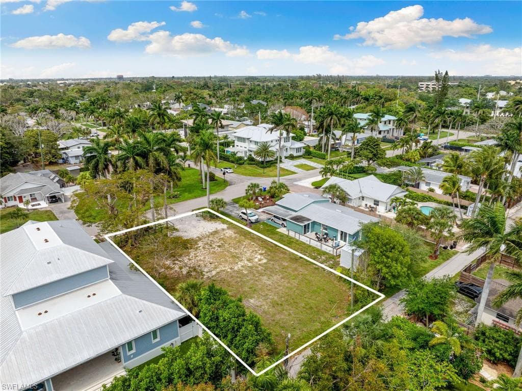 1084 Broad Ave N, Naples, FL 34102-12