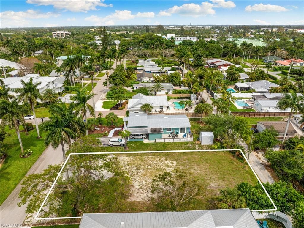 1084 Broad Ave N, Naples, FL 34102-13
