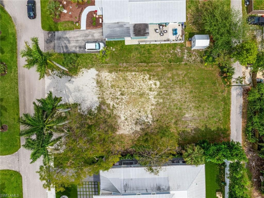 1084 Broad Ave N, Naples, FL 34102-14
