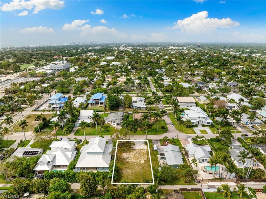 1084 Broad Ave N, Naples, FL 34102-15