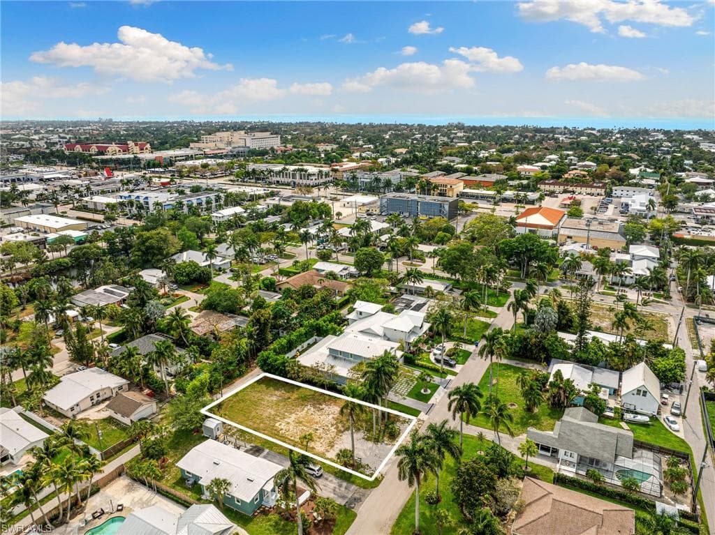 1084 Broad Ave N, Naples, FL 34102-16