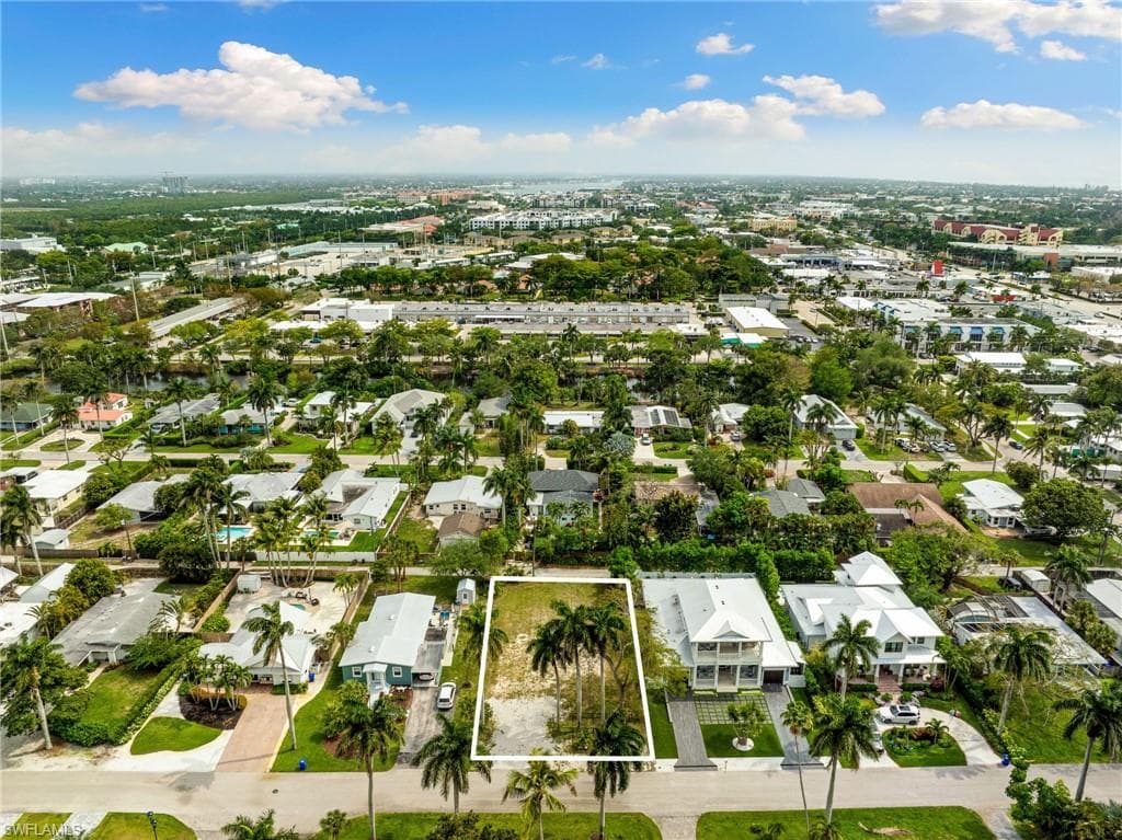 1084 Broad Ave N, Naples, FL 34102-17