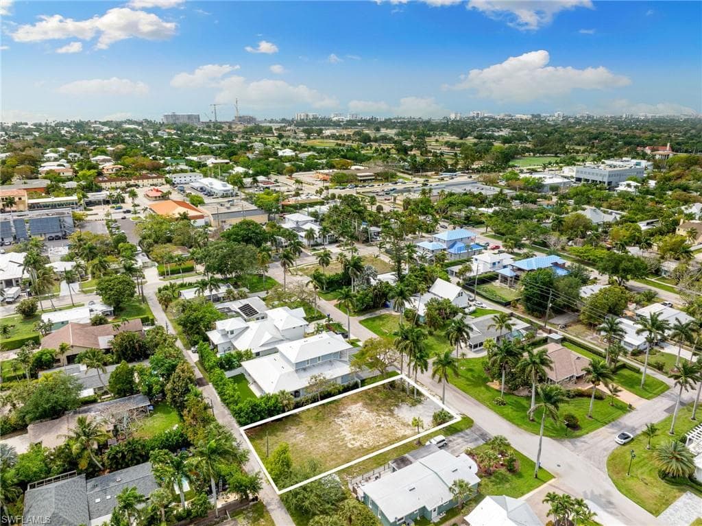 1084 Broad Ave N, Naples, FL 34102-1