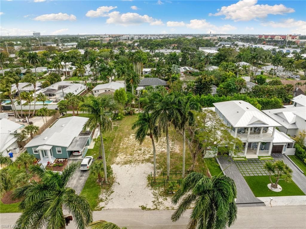 1084 Broad Ave N, Naples, FL 34102-6
