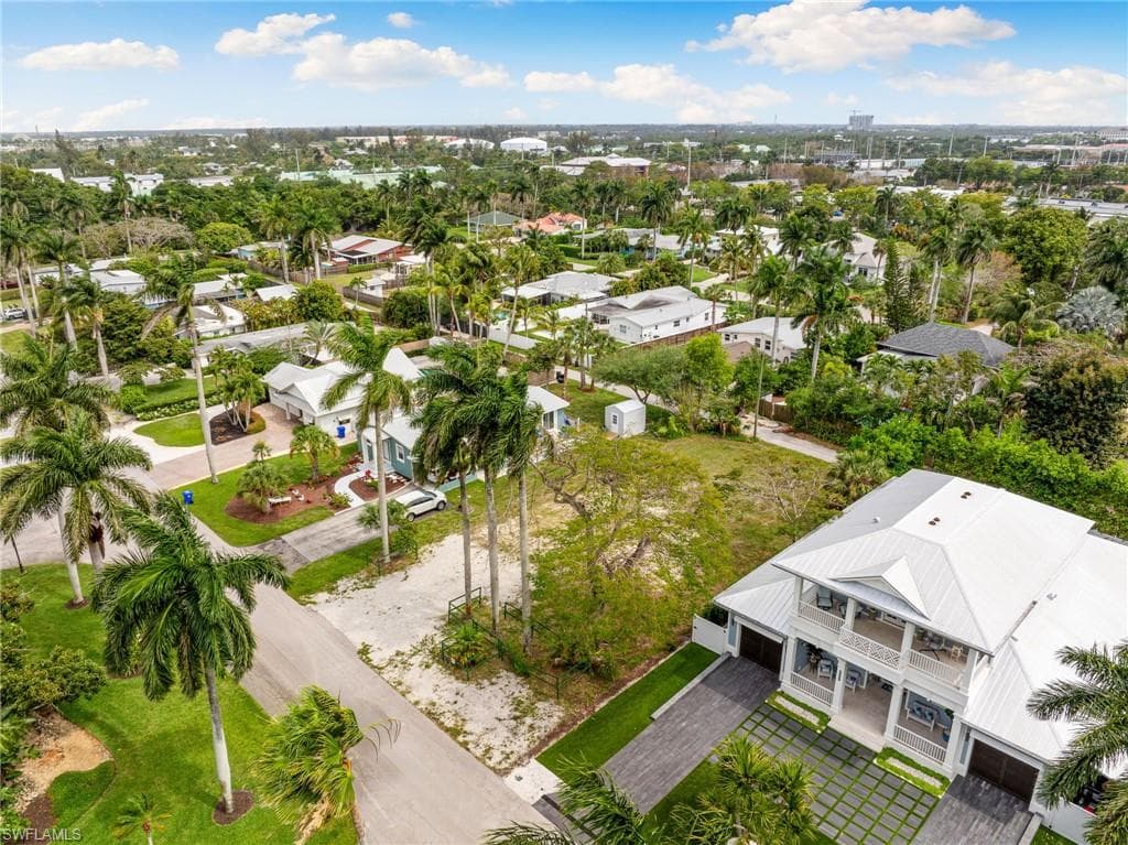 1084 Broad Ave N, Naples, FL 34102-7
