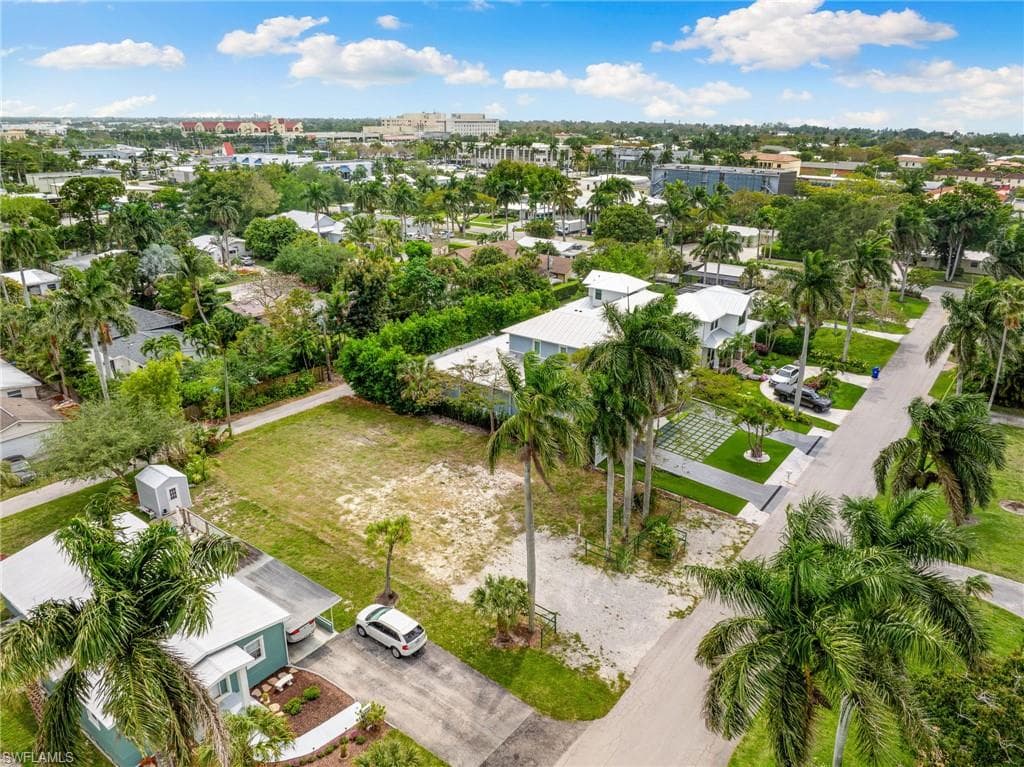 1084 Broad Ave N, Naples, FL 34102-8