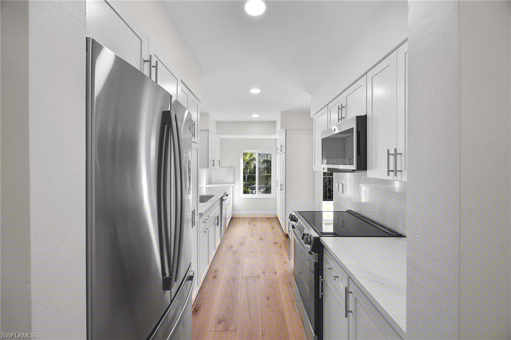 375 8th Ave S D, Naples, FL 34102-10