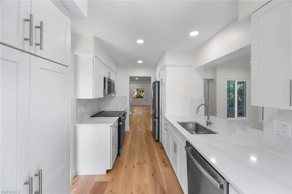 375 8th Ave S D, Naples, FL 34102-11