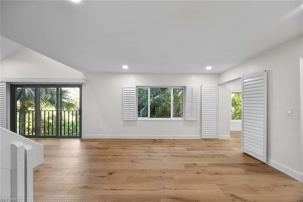 375 8th Ave S D, Naples, FL 34102-15