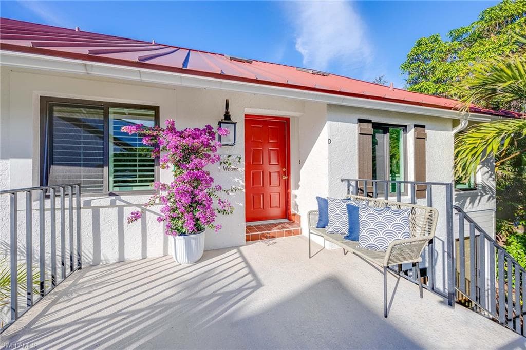375 8th Ave S D, Naples, FL 34102-2