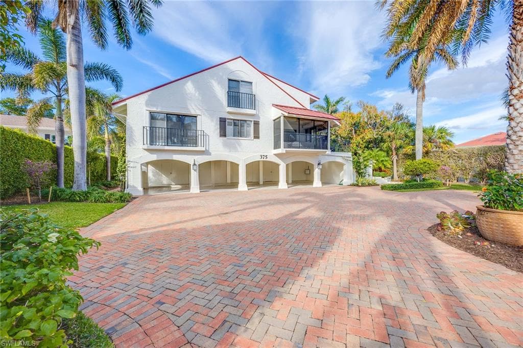375 8th Ave S D, Naples, FL 34102-3