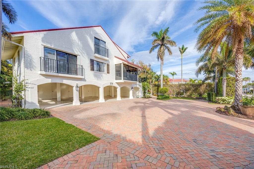 375 8th Ave S D, Naples, FL 34102-4