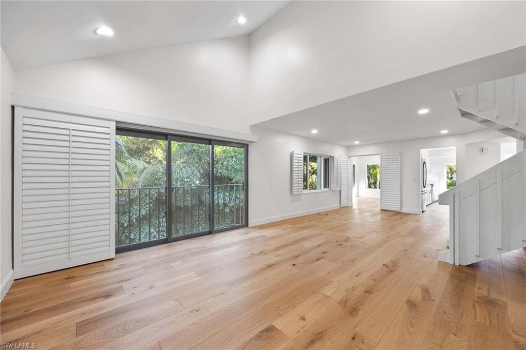 375 8th Ave S D, Naples, FL 34102-5