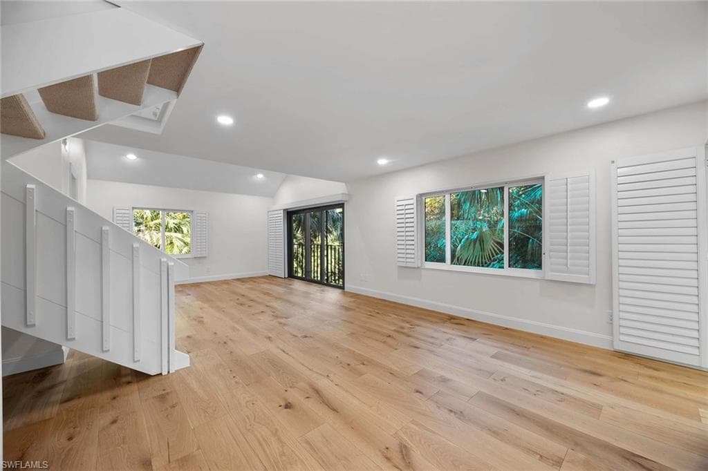 375 8th Ave S D, Naples, FL 34102-6