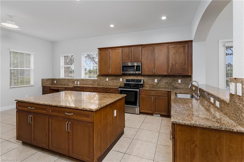 2055 Par Dr, Naples, FL 34120-15