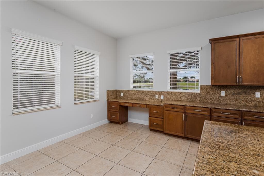 2055 Par Dr, Naples, FL 34120-17