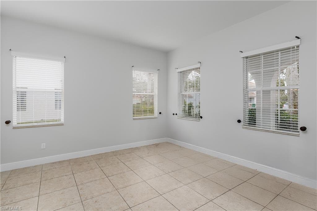 2055 Par Dr, Naples, FL 34120-21