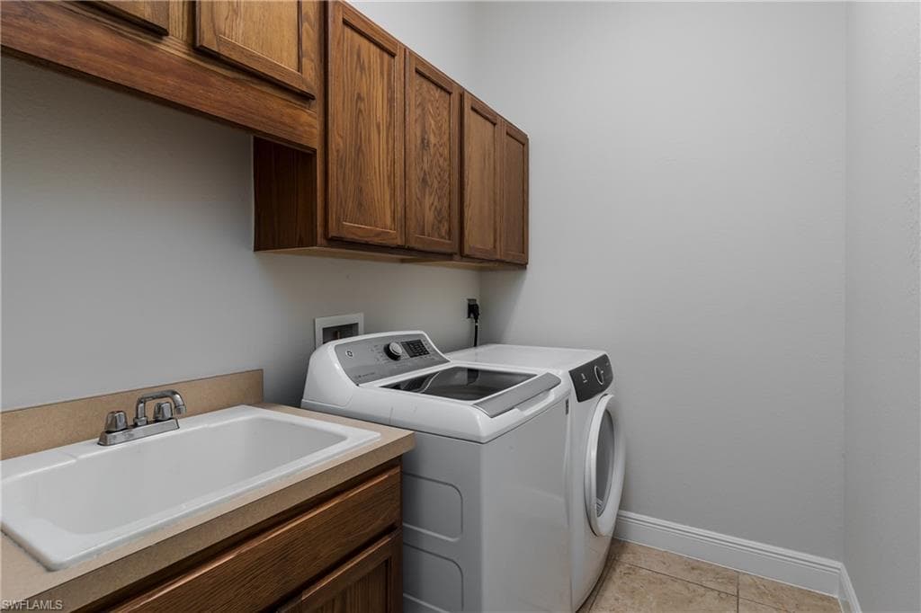 2055 Par Dr, Naples, FL 34120-28