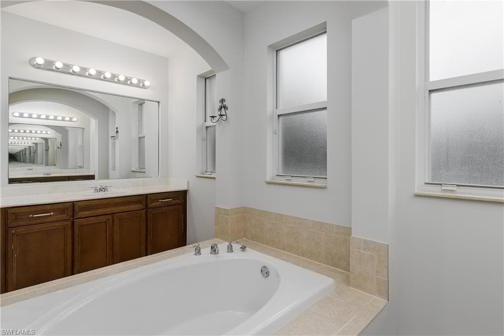 2055 Par Dr, Naples, FL 34120-39