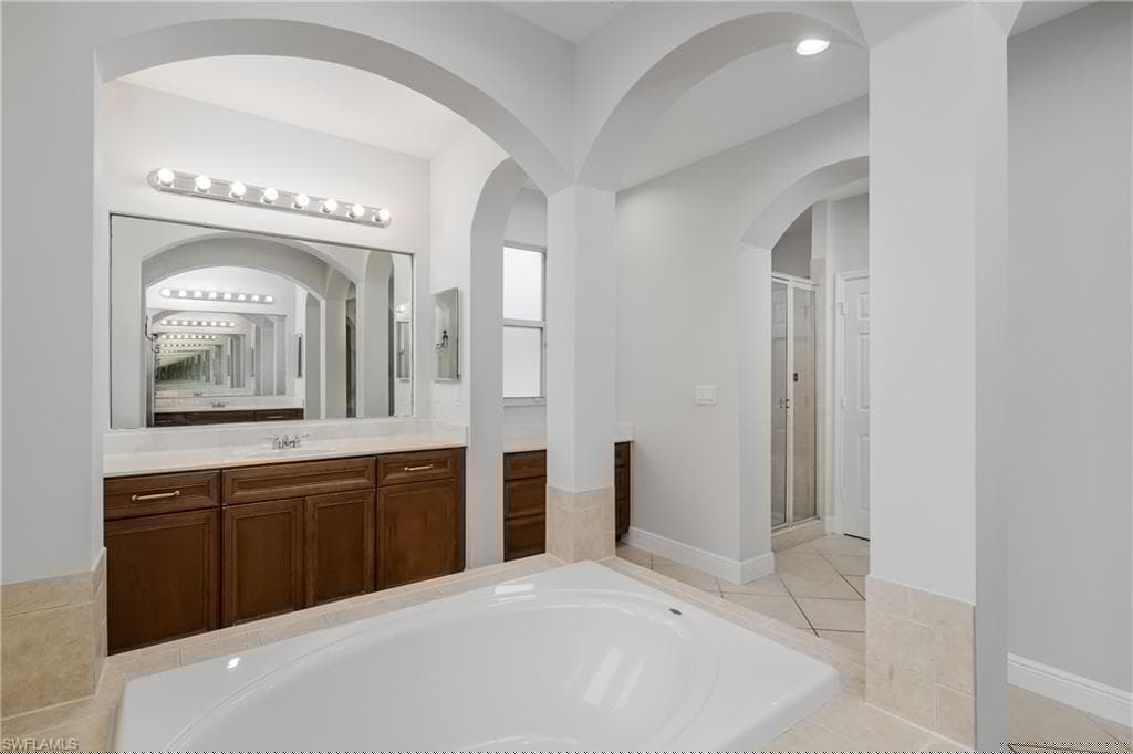 2055 Par Dr, Naples, FL 34120-40