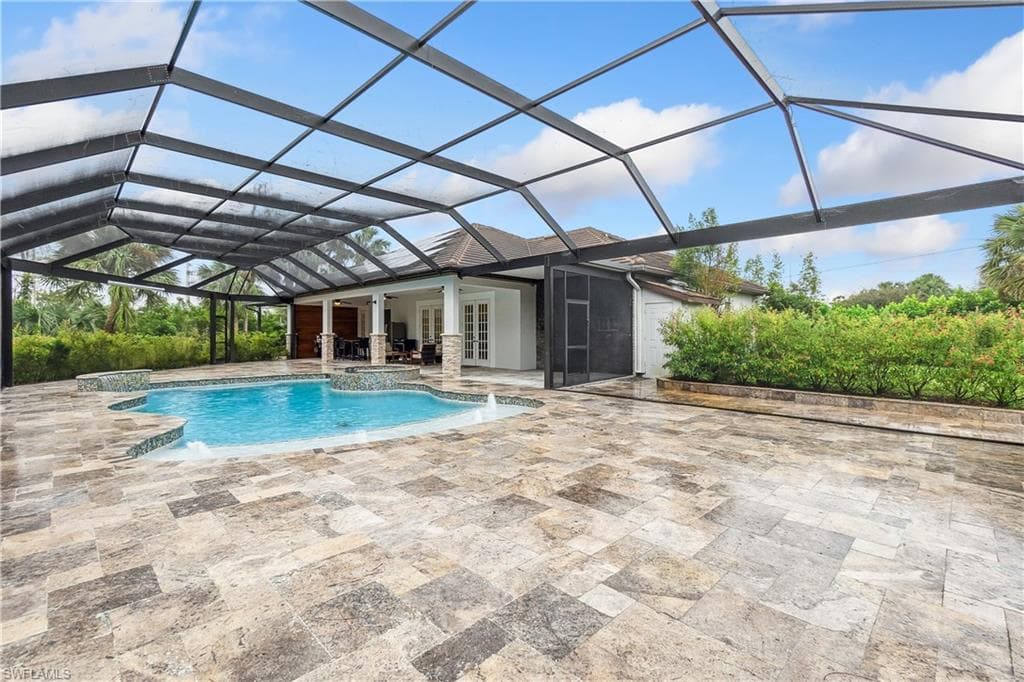 850 25th St SW, Naples, FL 34117-25
