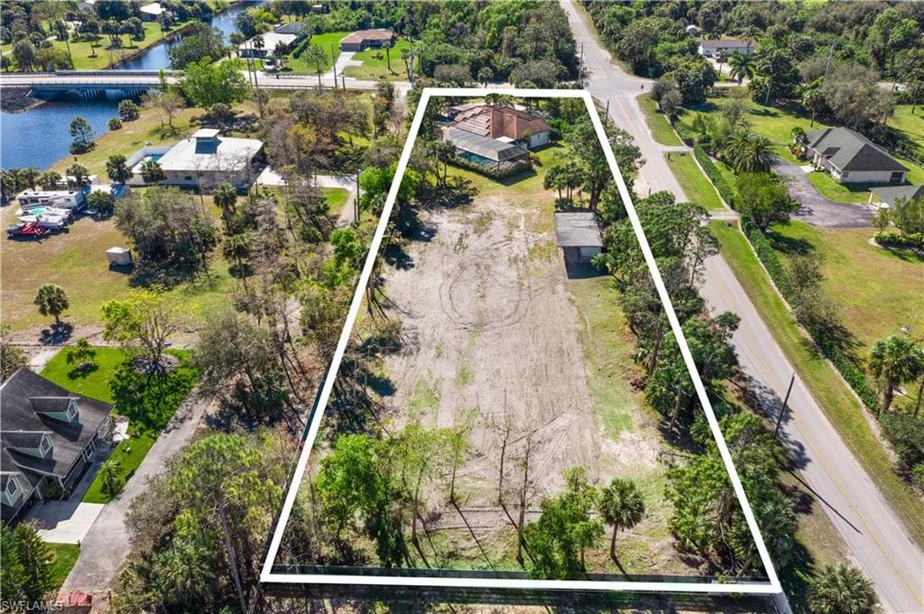 850 25th St SW, Naples, FL 34117-28