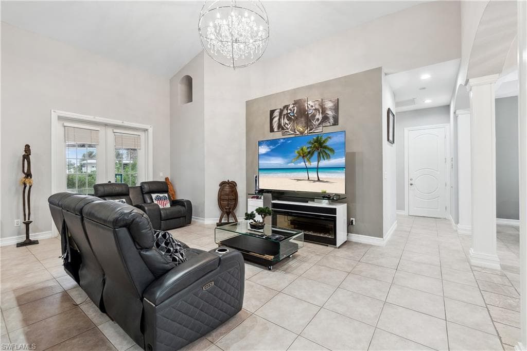 850 25th St SW, Naples, FL 34117-8