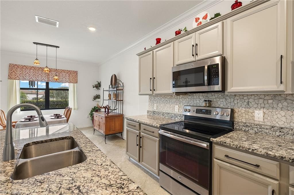 1607 Marton Ct, Naples, FL 34113-12