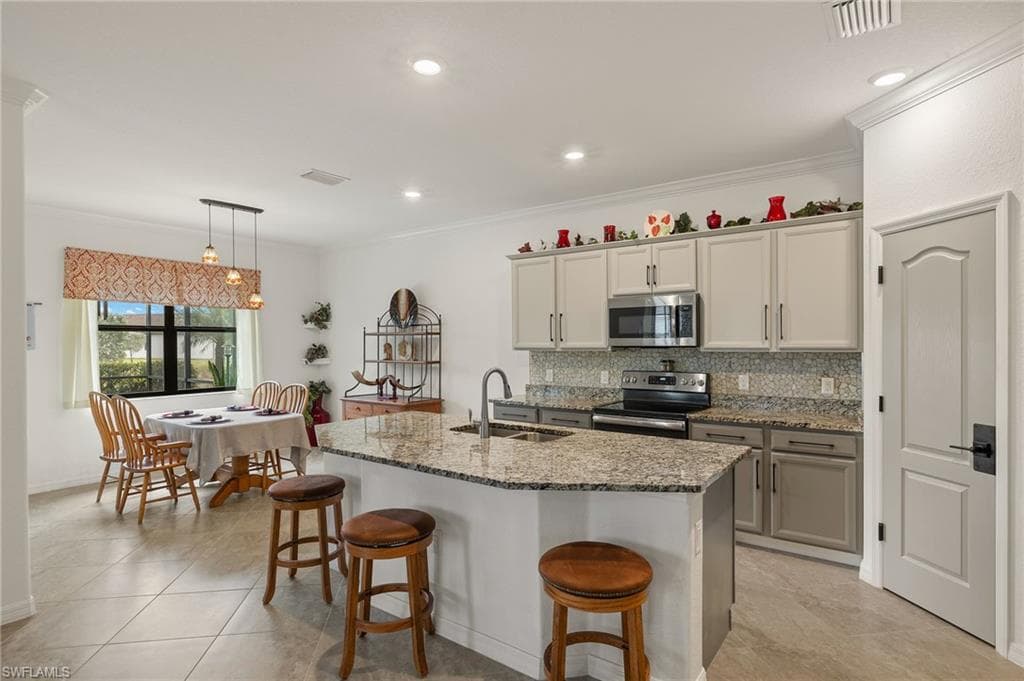 1607 Marton Ct, Naples, FL 34113-13